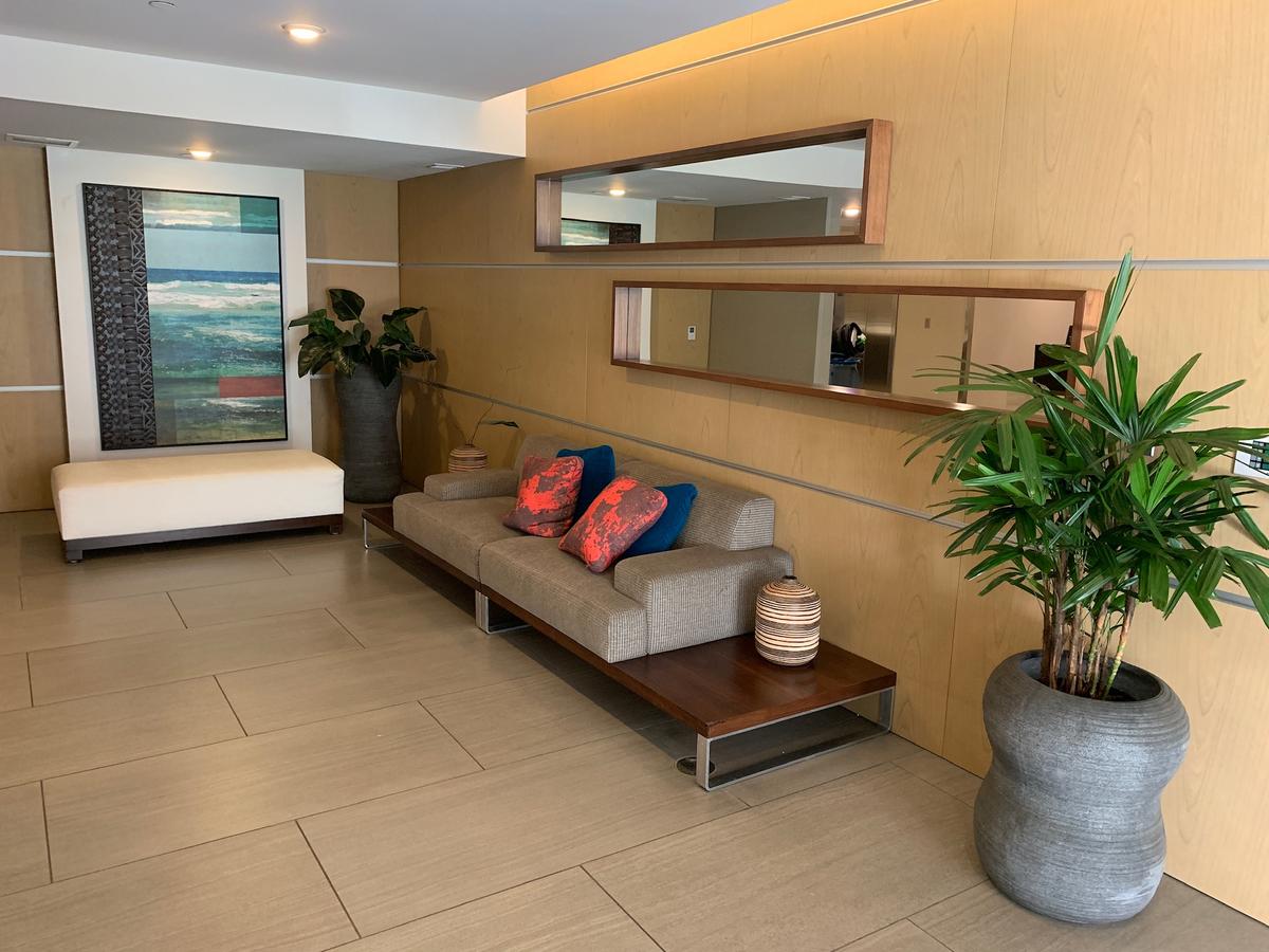 HAWAII KAI 2BD/FREE PARKING - thumb 3