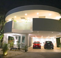 Unique Atrium Lanai Loft - USA Accommodation