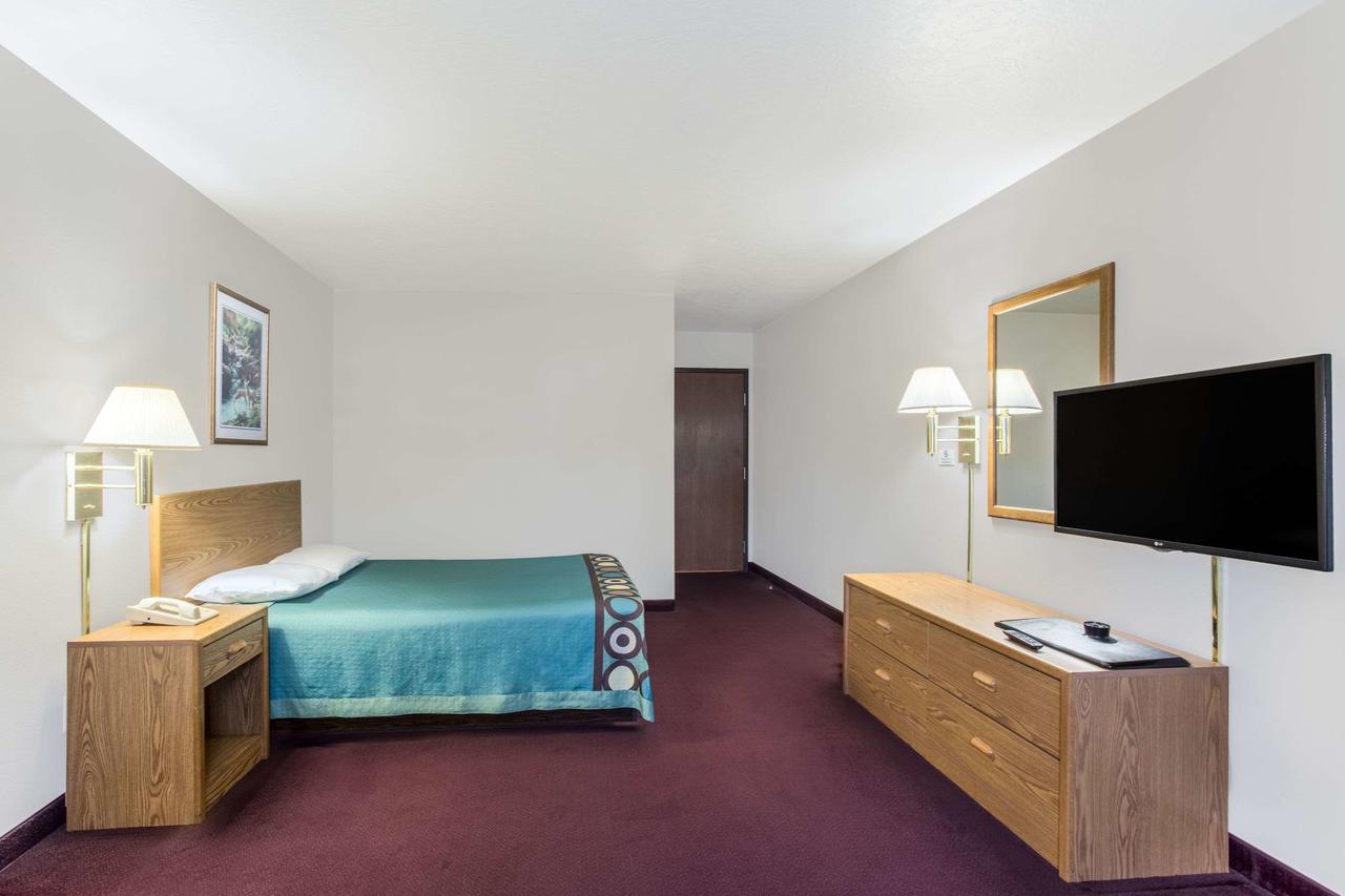 Super 8 By Wyndham Blackfoot - thumb 25