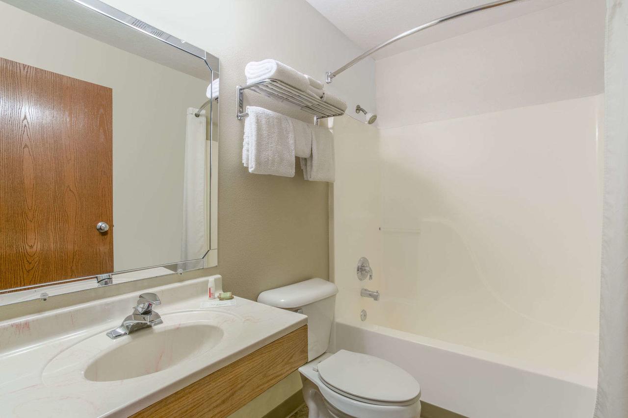 Super 8 By Wyndham Blackfoot - thumb 15