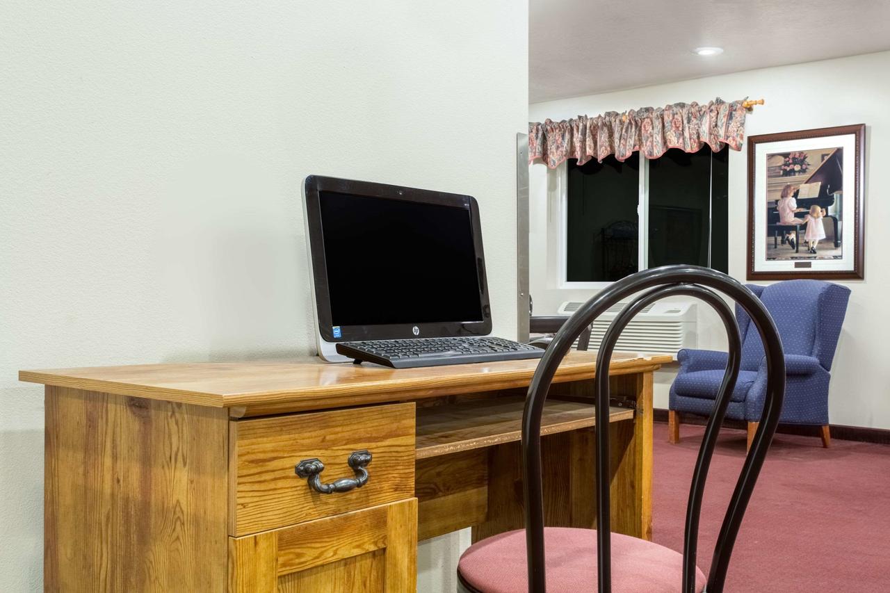 Super 8 By Wyndham Blackfoot - thumb 30