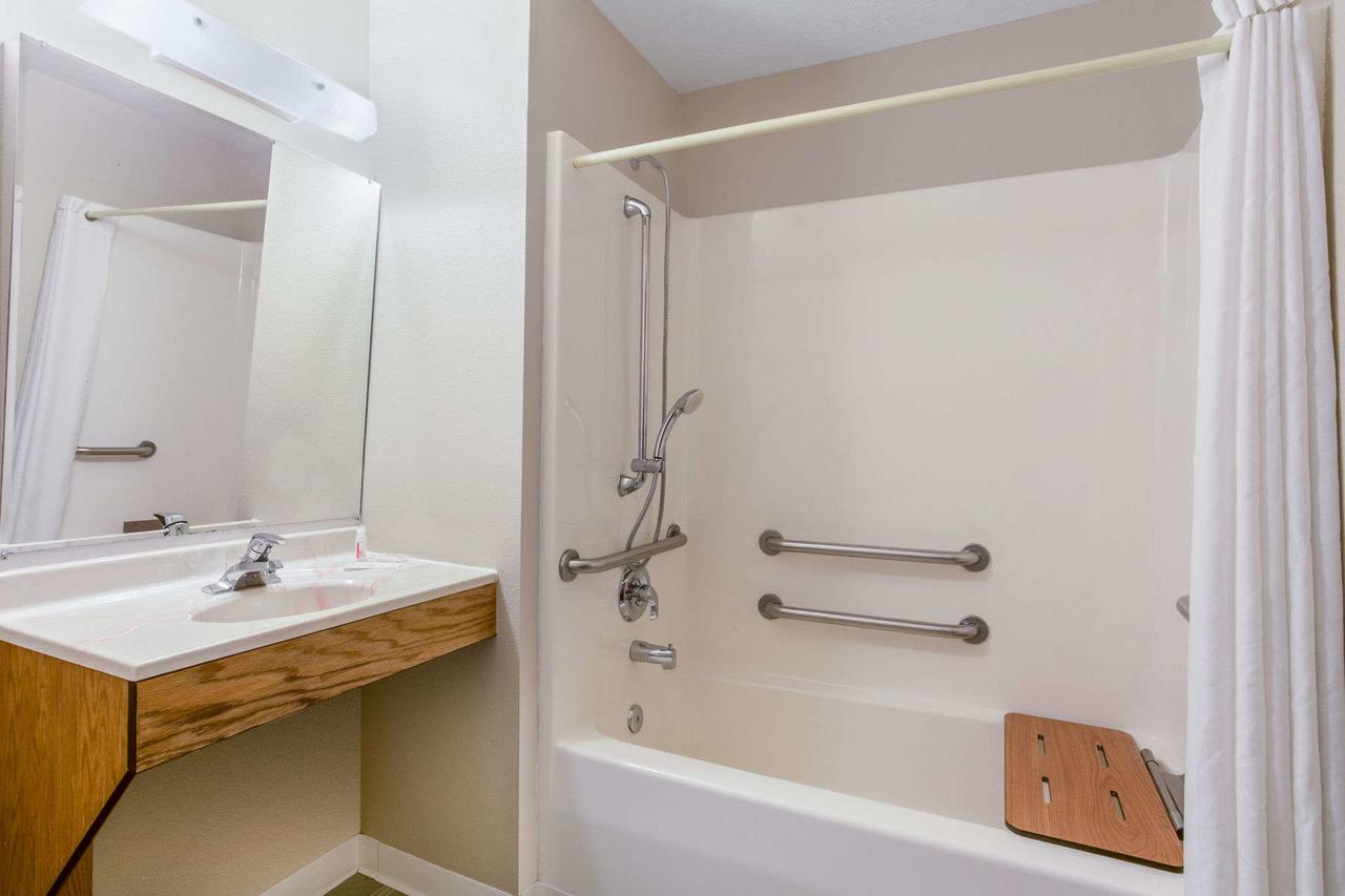 Super 8 By Wyndham Blackfoot - thumb 16