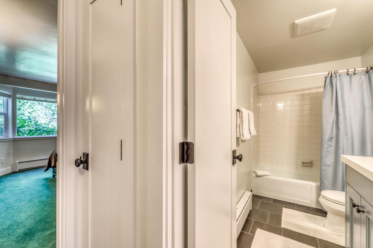 Single Level Ranch Condo In Elkhorn - thumb 17