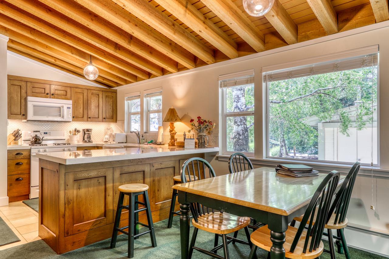 Single Level Ranch Condo In Elkhorn - thumb 3