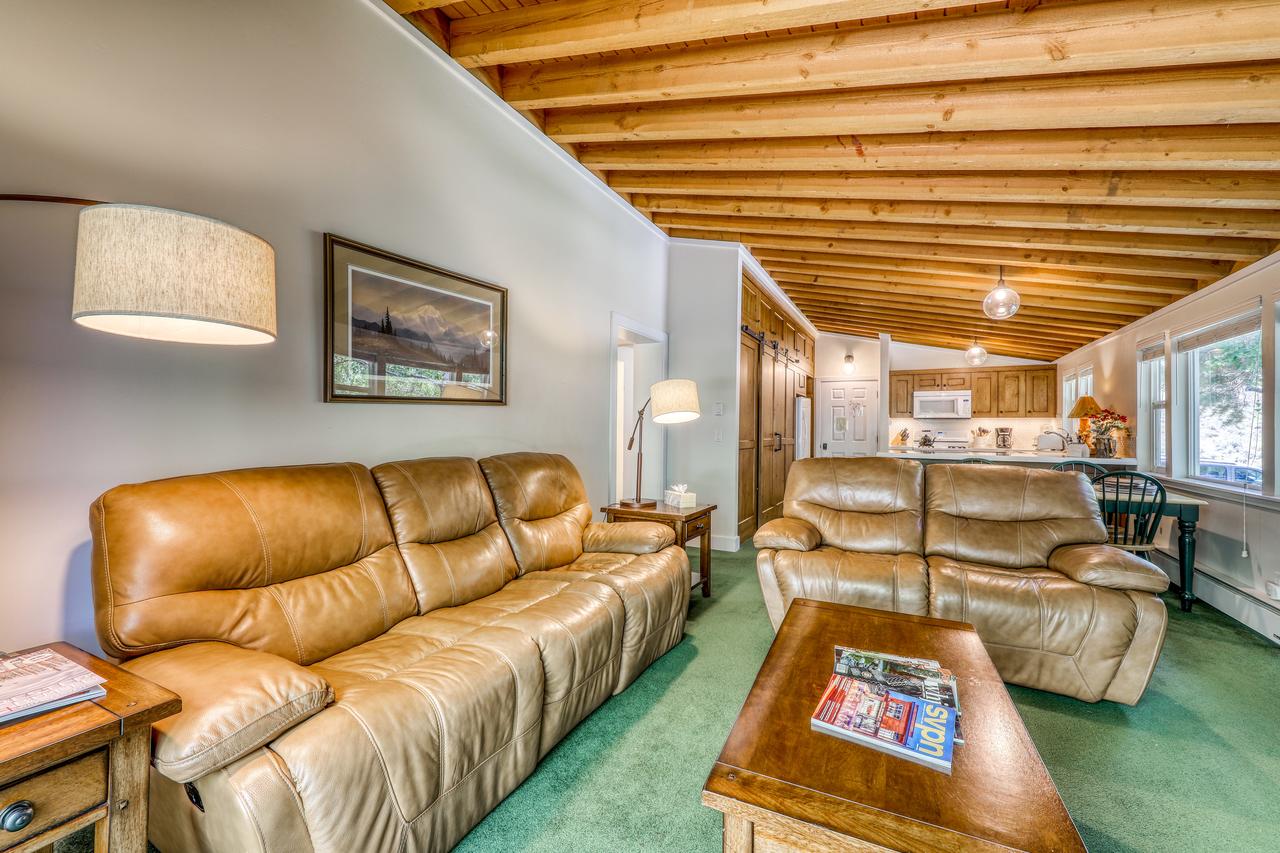 Single Level Ranch Condo In Elkhorn - thumb 6