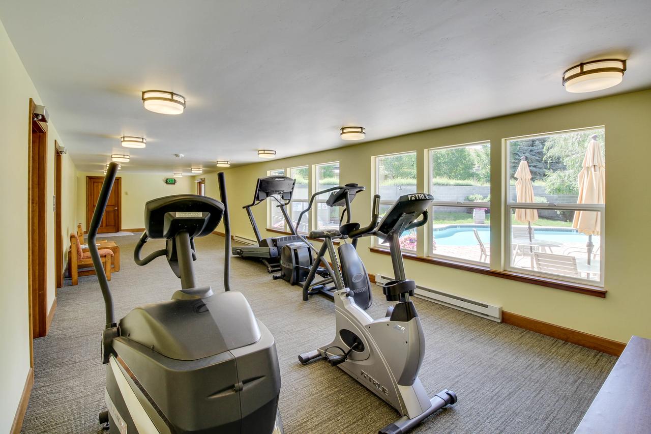 Single Level Ranch Condo In Elkhorn - thumb 31