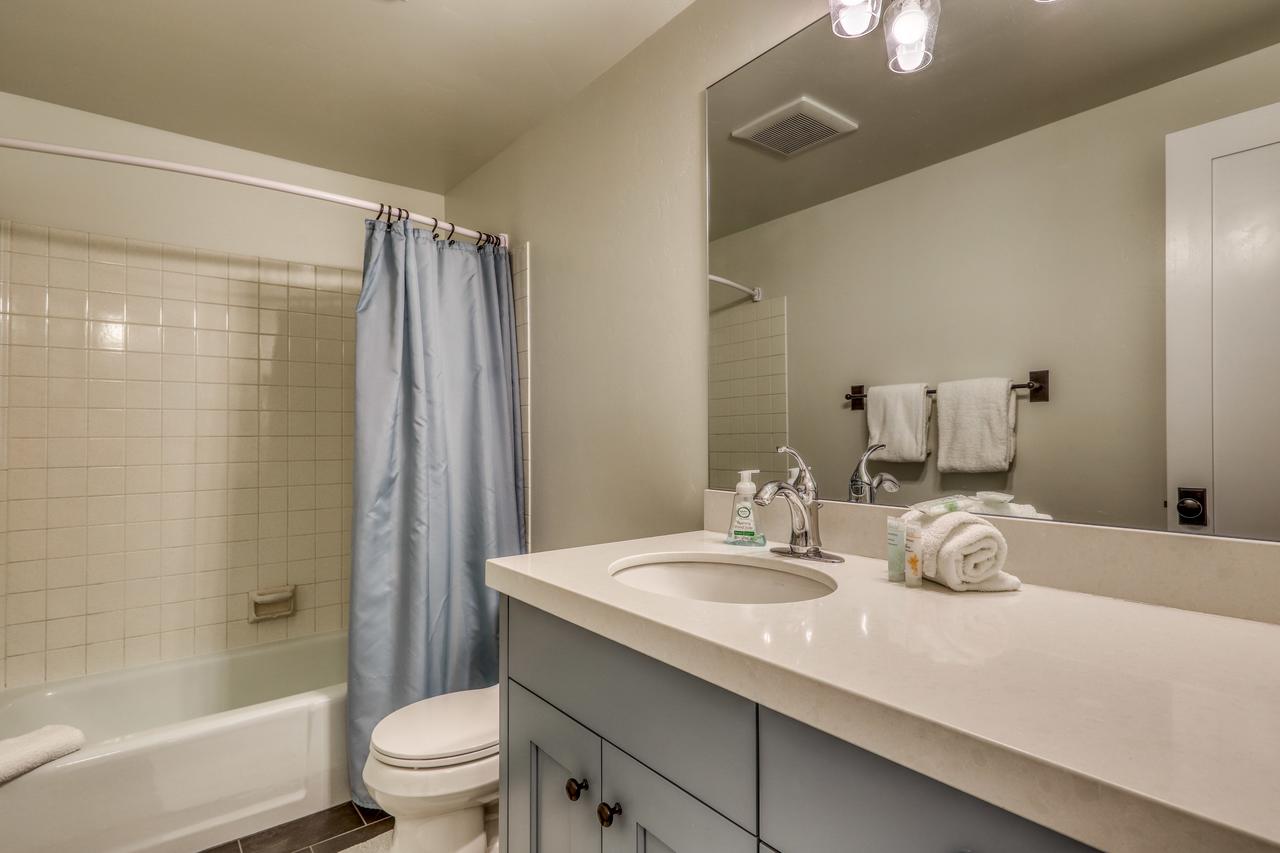 Single Level Ranch Condo In Elkhorn - thumb 16