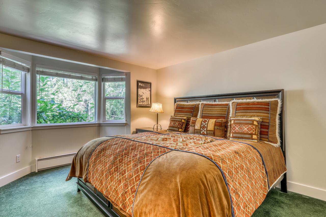 Single Level Ranch Condo In Elkhorn - thumb 12