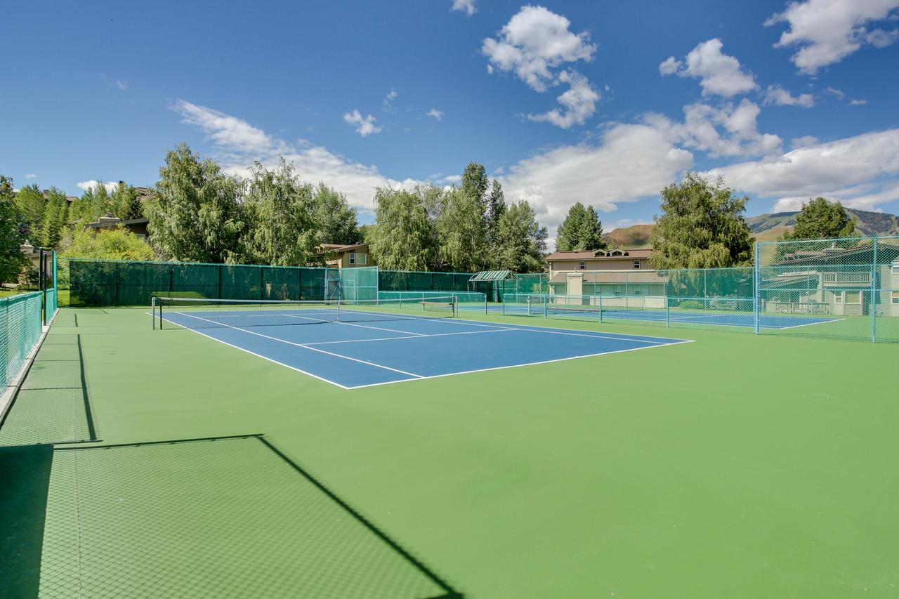 Single Level Ranch Condo In Elkhorn - thumb 32