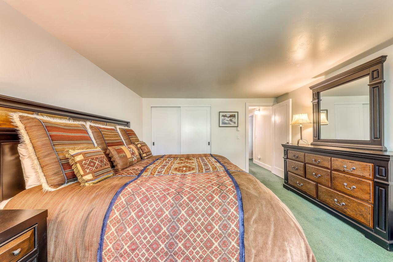 Single Level Ranch Condo In Elkhorn - thumb 14