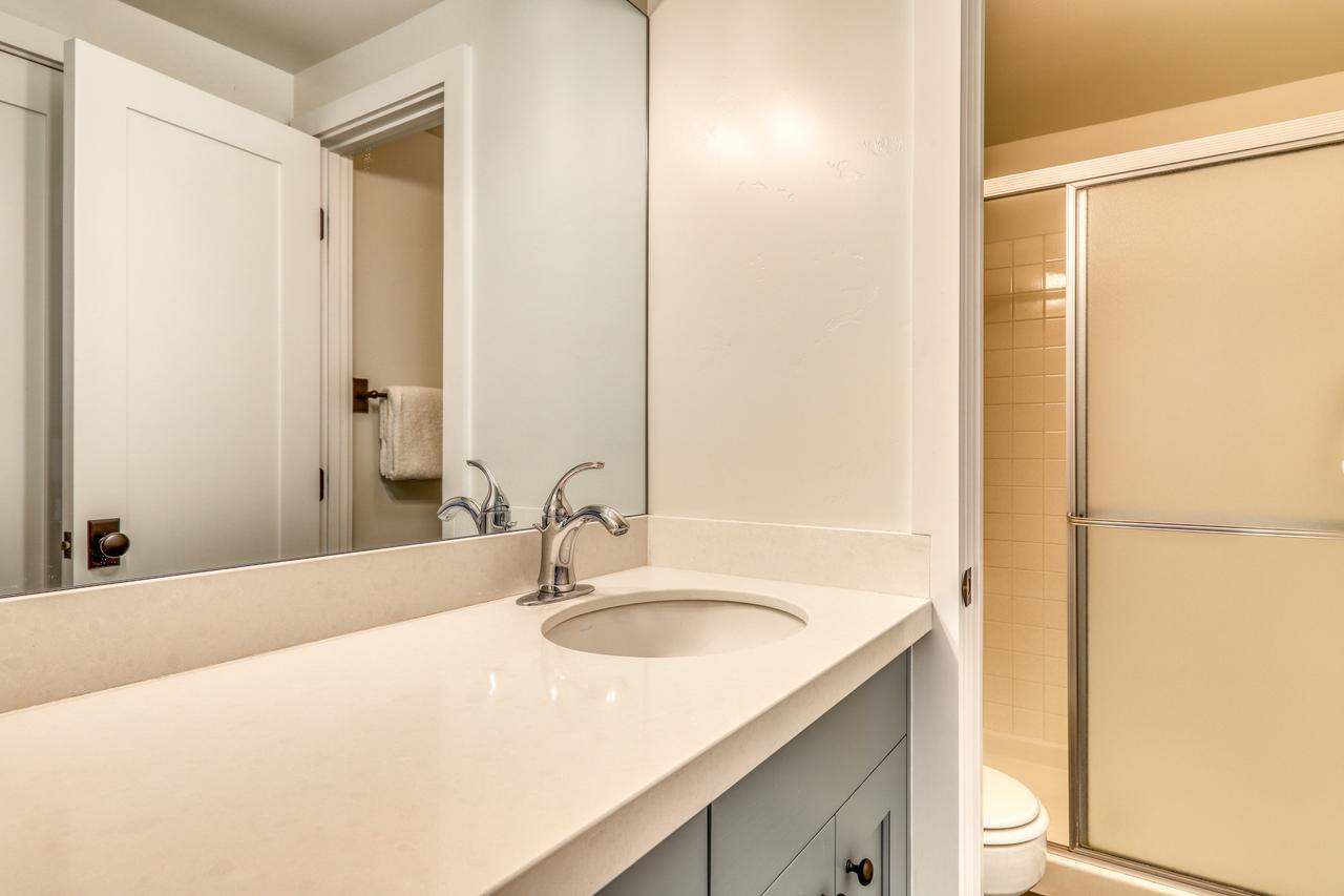 Single Level Ranch Condo In Elkhorn - thumb 21