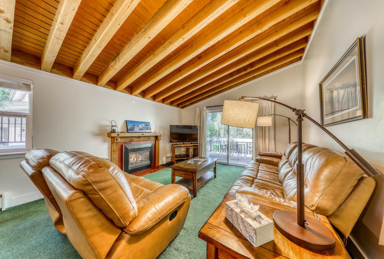 Single Level Ranch Condo In Elkhorn - thumb 0