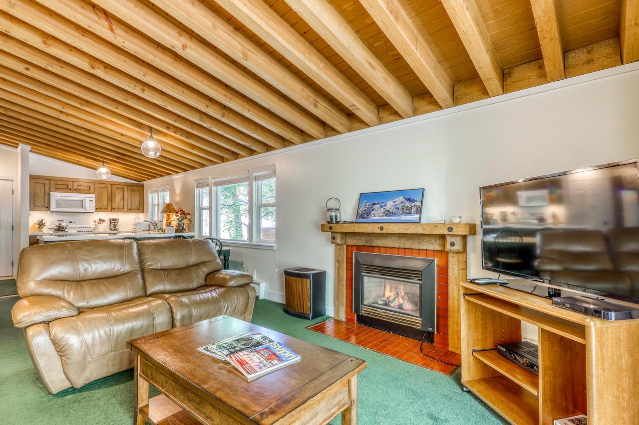 Single Level Ranch Condo In Elkhorn - thumb 5