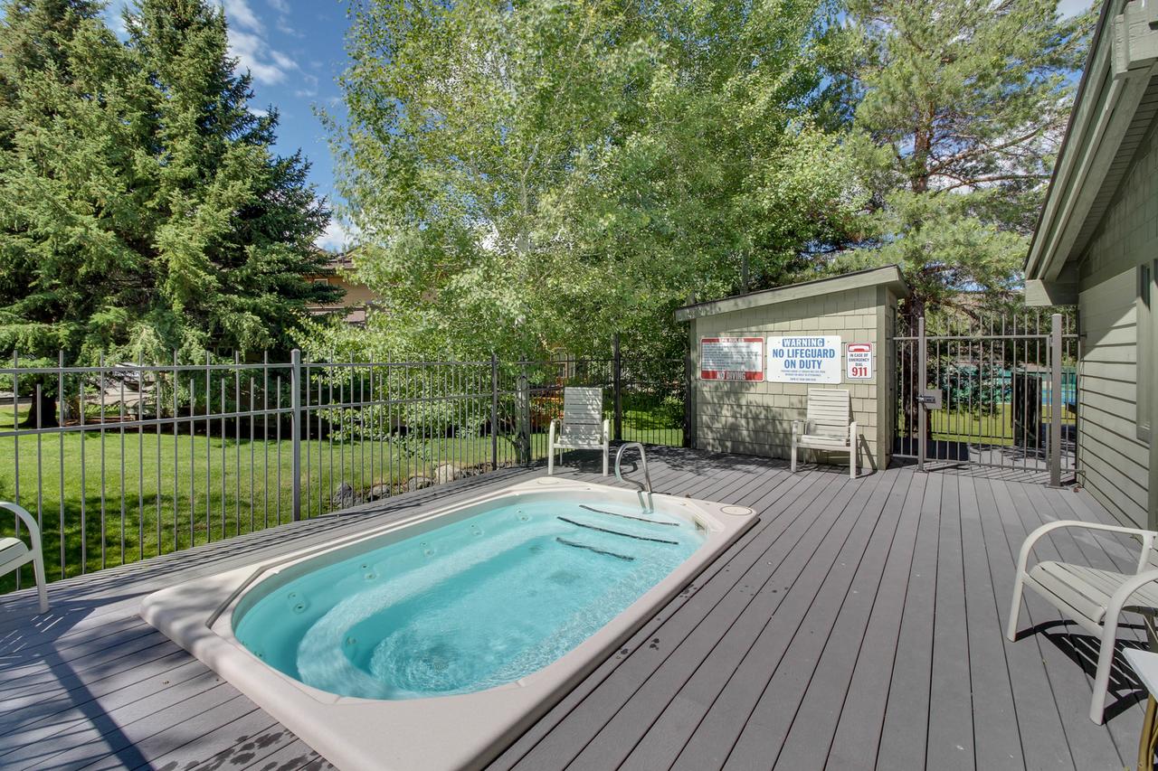 Single Level Ranch Condo In Elkhorn - thumb 33