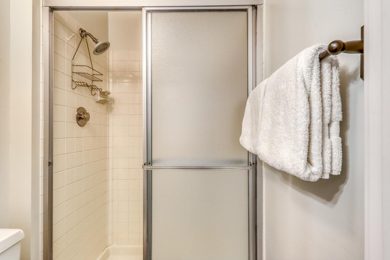 Single Level Ranch Condo In Elkhorn - thumb 22