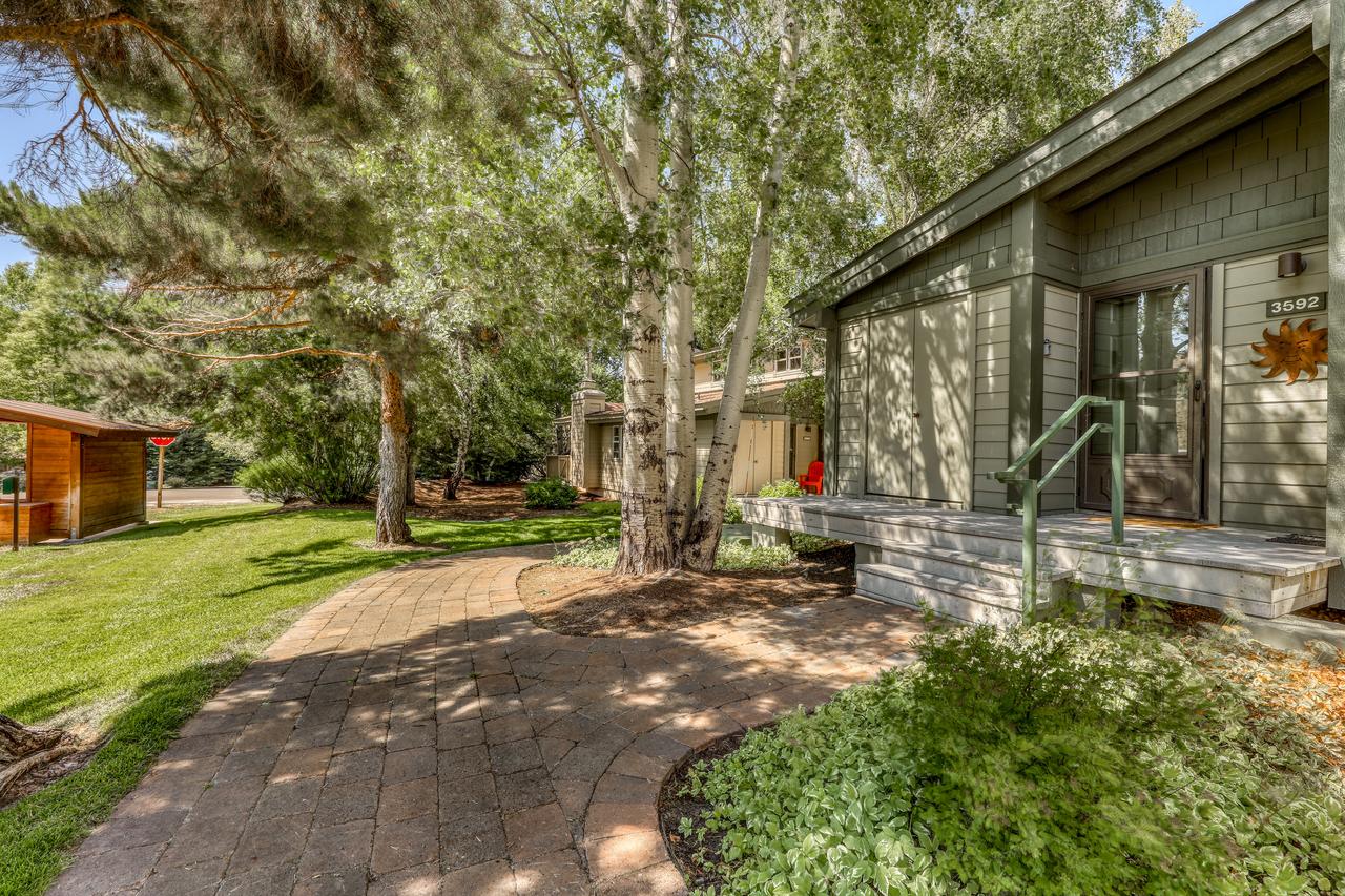 Single Level Ranch Condo In Elkhorn - thumb 25