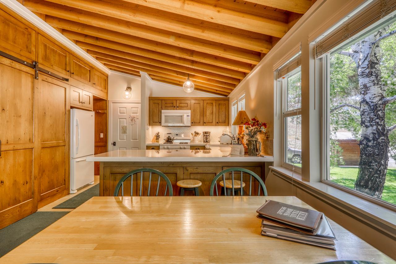 Single Level Ranch Condo In Elkhorn - thumb 11
