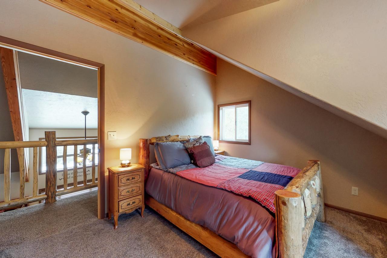 Forest Lake Cabin - thumb 23