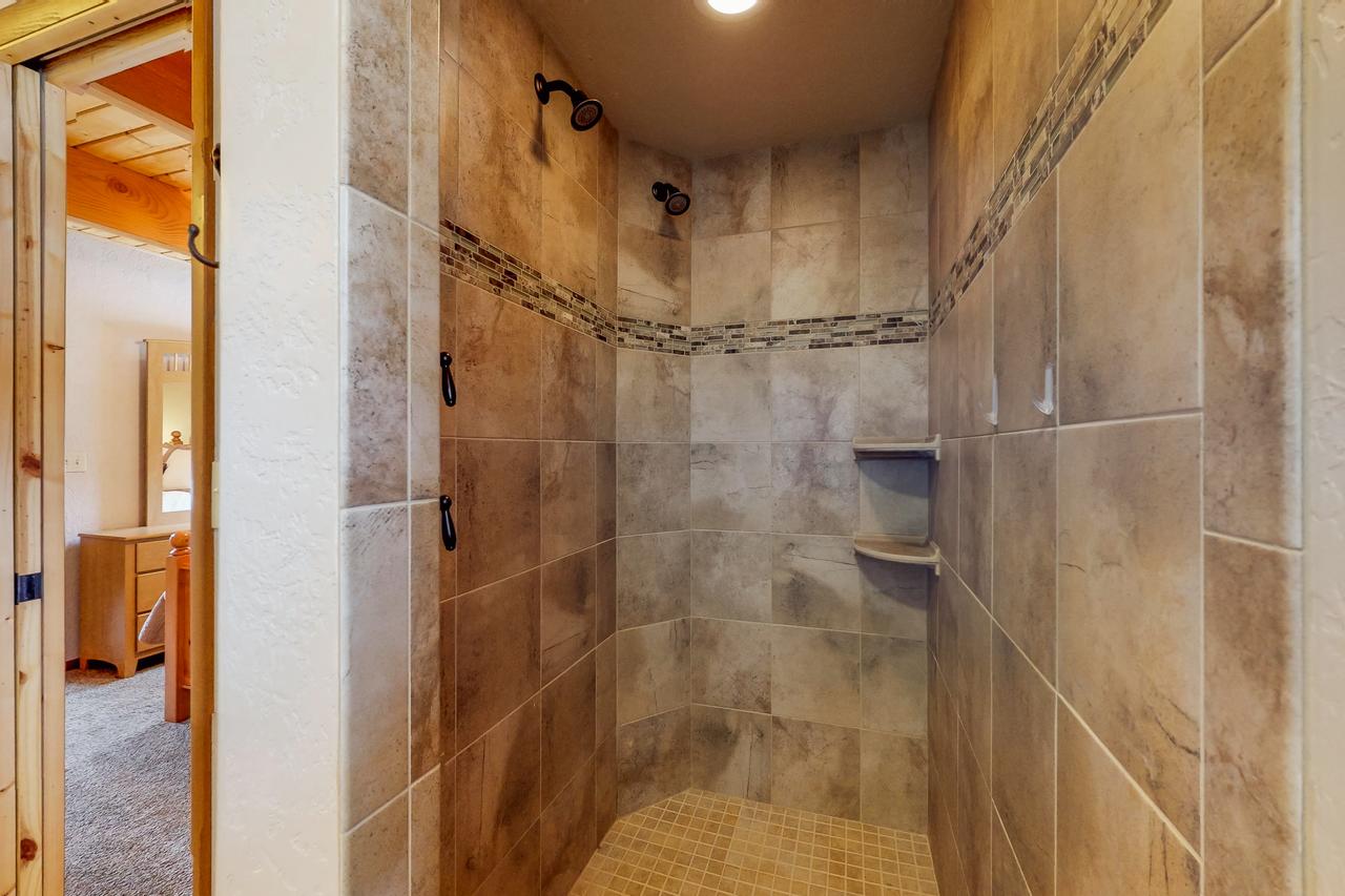 Forest Lake Cabin - thumb 17