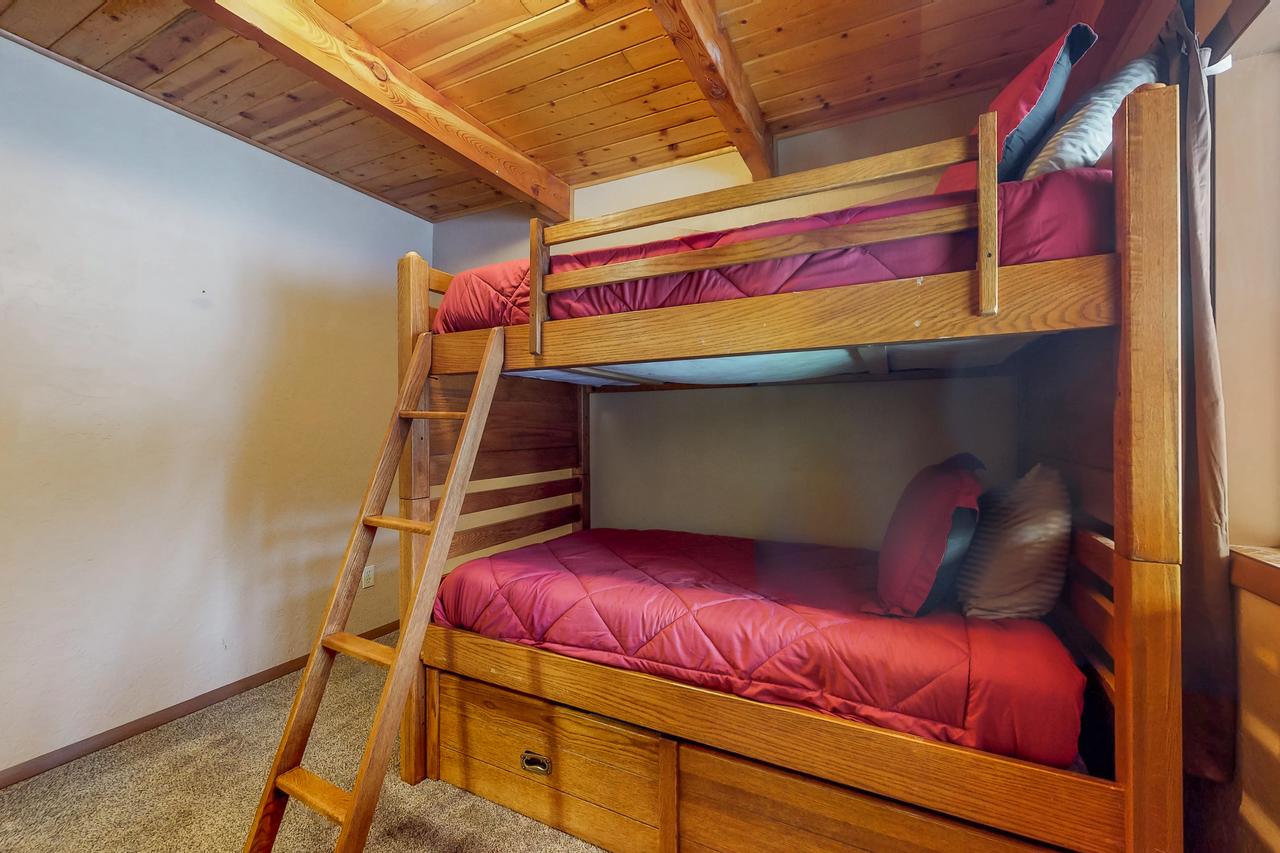 Forest Lake Cabin - thumb 28