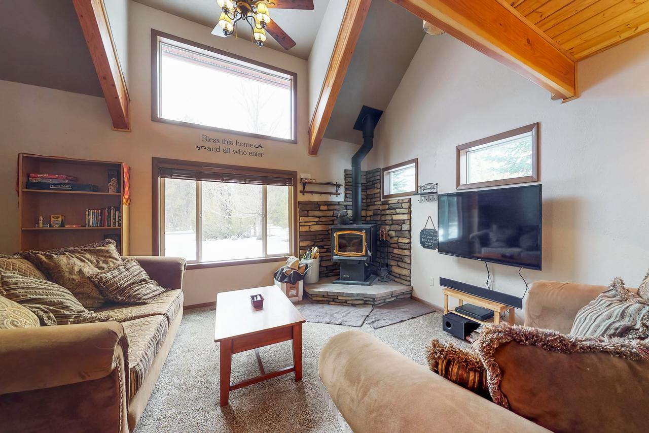 Forest Lake Cabin - thumb 37