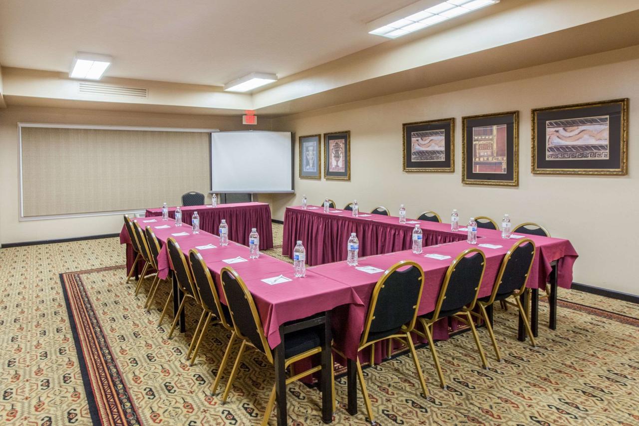 Hawthorn Suites Bloomington - thumb 9