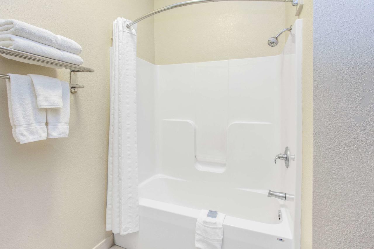 Hawthorn Suites Bloomington - thumb 23