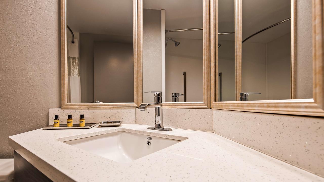 Best Western Plus Bloomington East - thumb 39