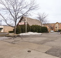 Motel 6 Libertyville - Tourism Bookings