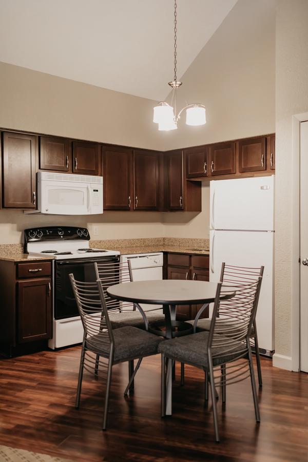 Eastland Suites Extended Stay Hotel & Conference Center - thumb 10