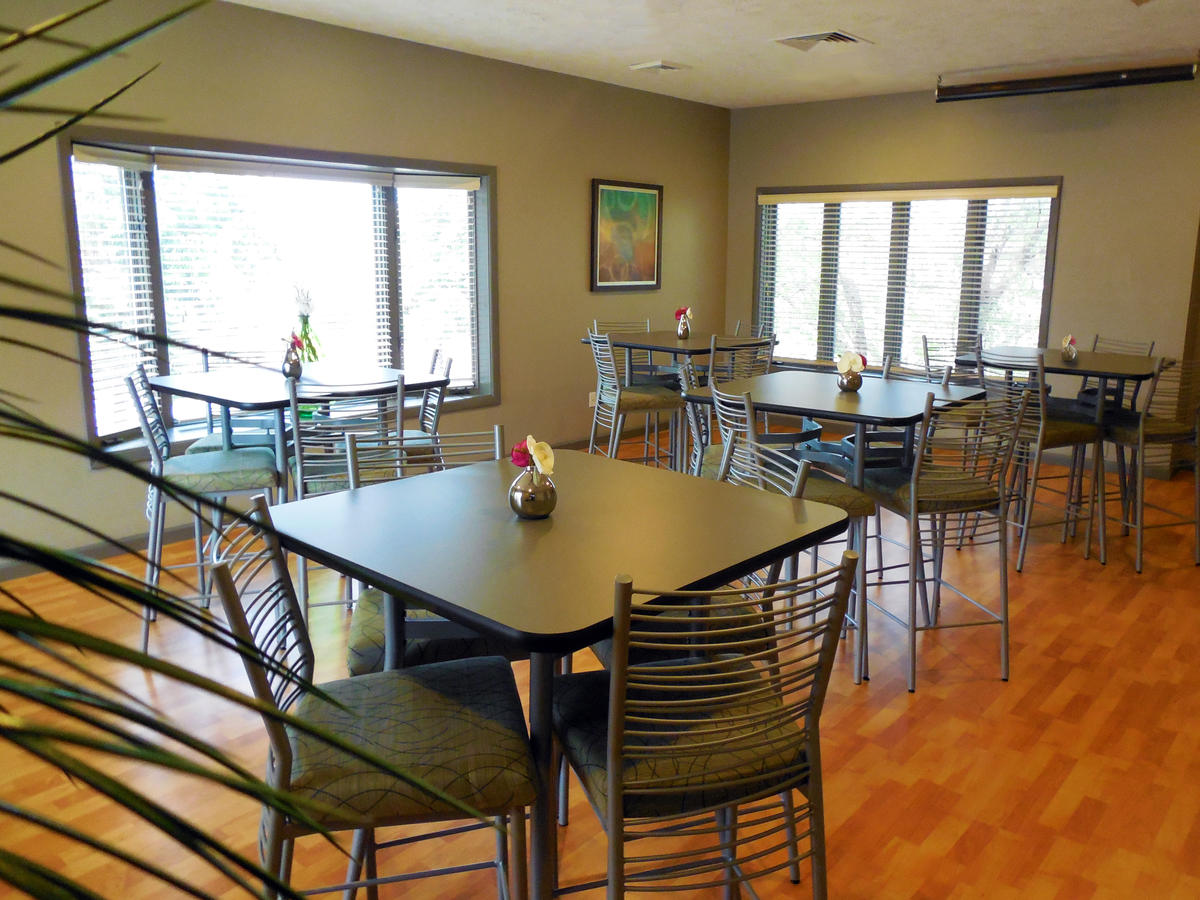 Eastland Suites Extended Stay Hotel & Conference Center - thumb 37