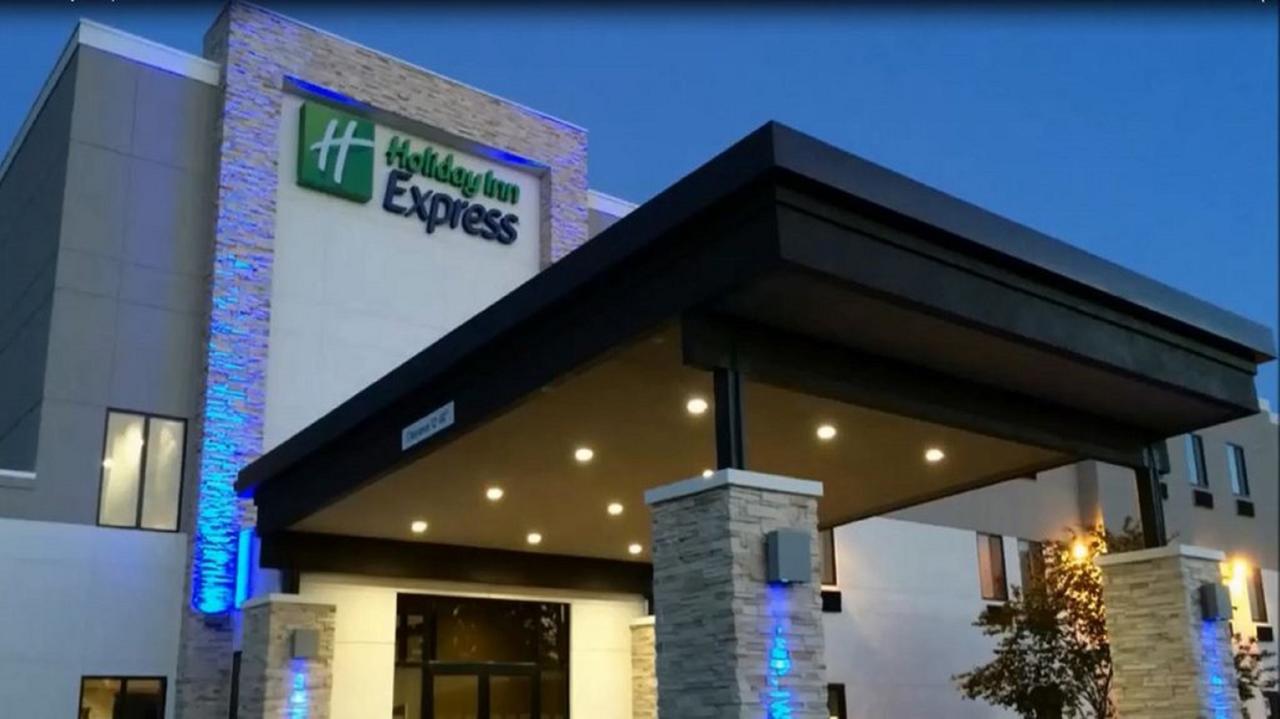 Holiday Inn Express & Suites Salem - thumb 14