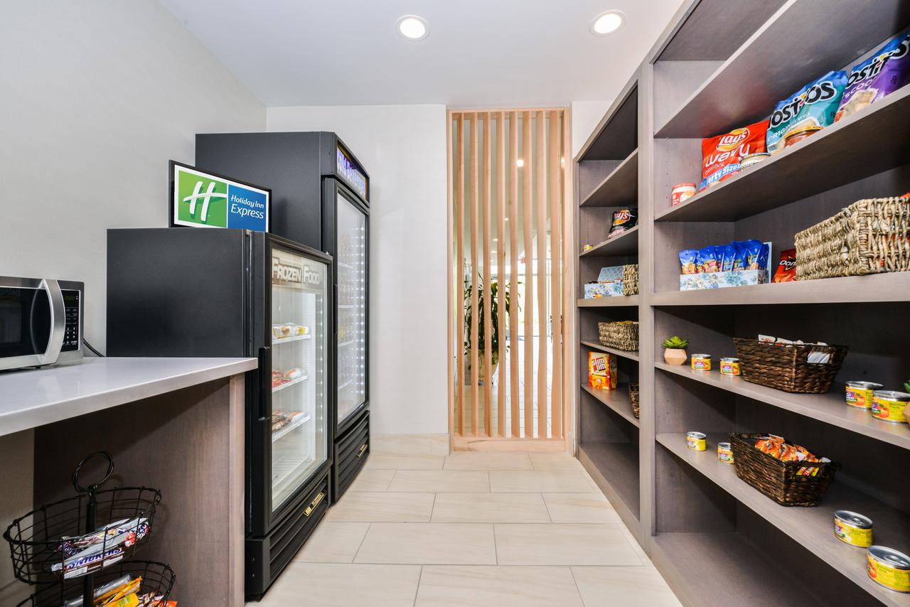 Holiday Inn Express & Suites Salem - thumb 3