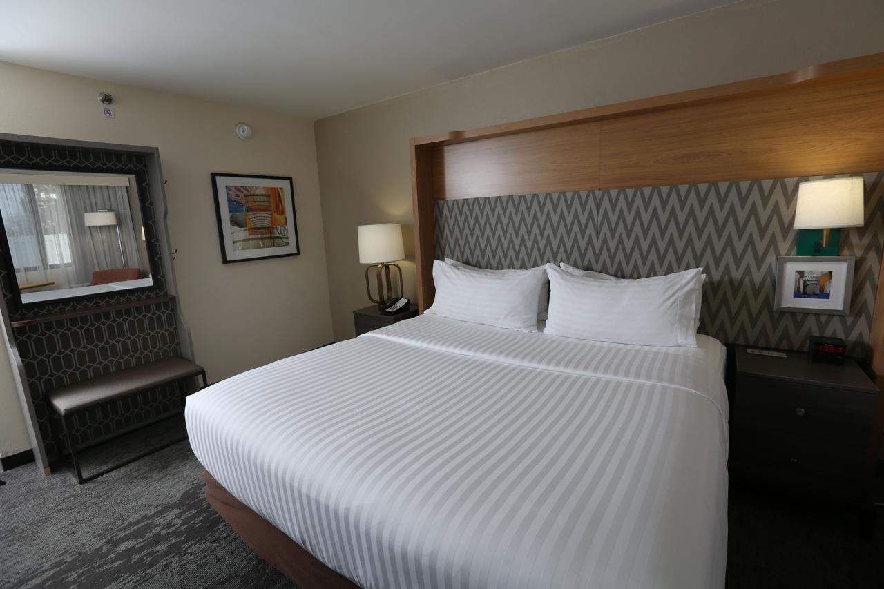 Holiday Inn Chicago North Shore - thumb 1