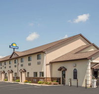 Days Inn by Wyndham Le Roy/Bloomington Southeast - USA Accommodation