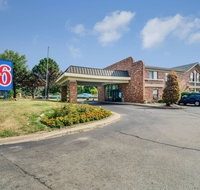 Motel 6 Waukegan - Tourism Bookings