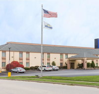 Days Inn  Suites by Wyndham Bloomington/Normal IL - Tourism Bookings