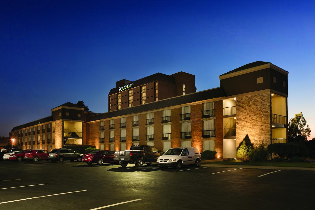 Radisson Hotel Louisville North - thumb 1