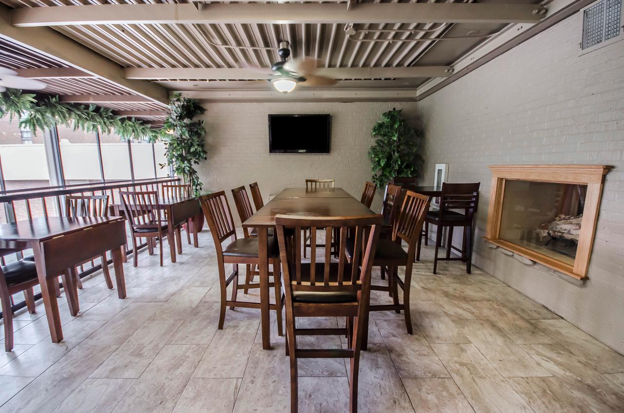 Radisson Hotel Louisville North - thumb 27