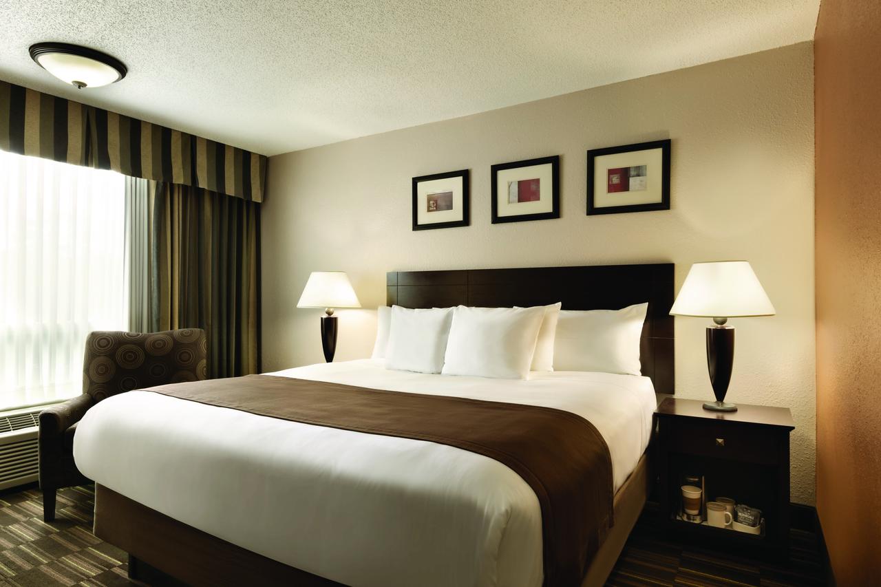 Radisson Hotel Louisville North - thumb 5