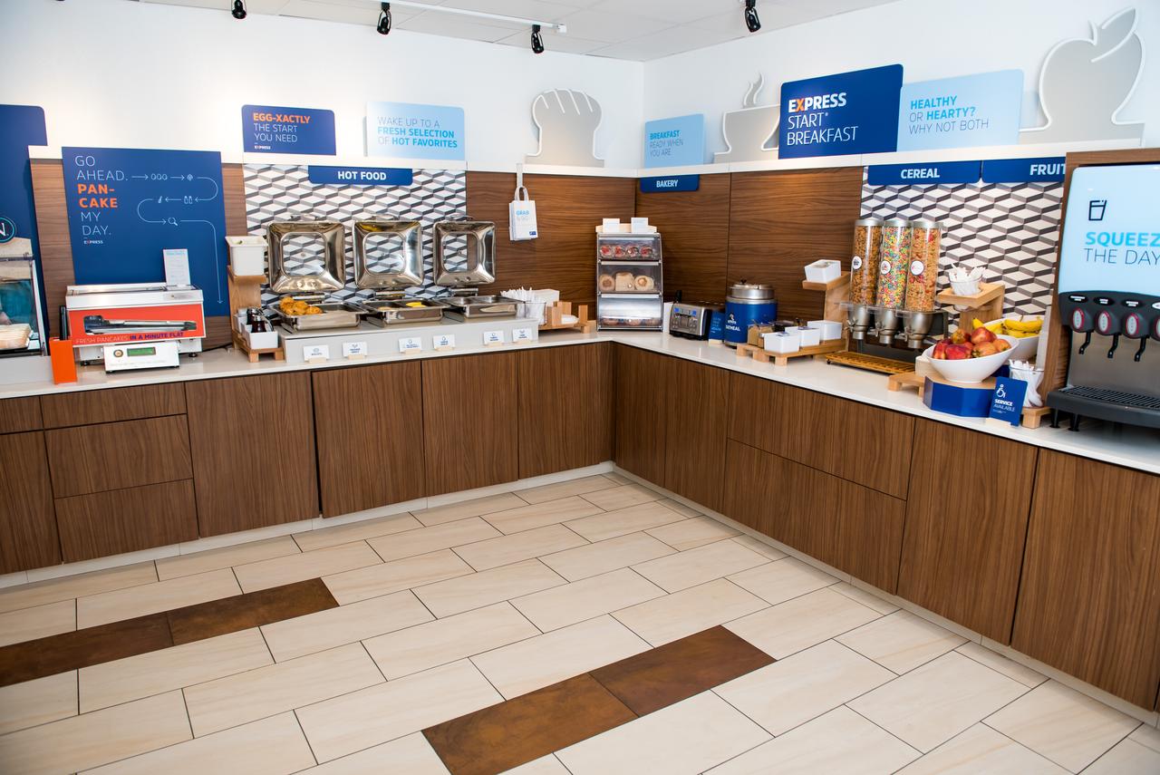 Holiday Inn Express Hotel & Suites Elkhart-South - thumb 2