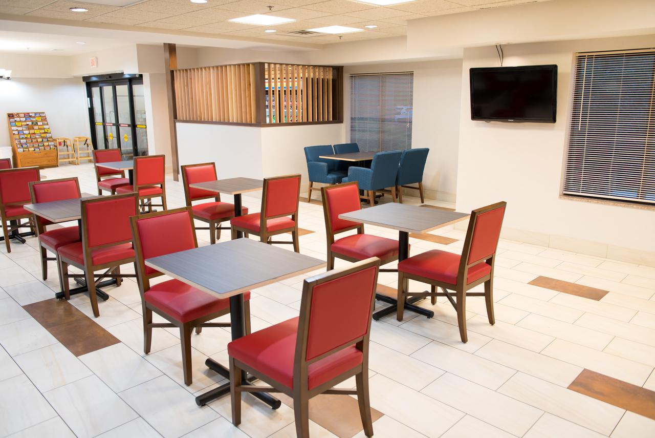 Holiday Inn Express Hotel & Suites Elkhart-South - thumb 16