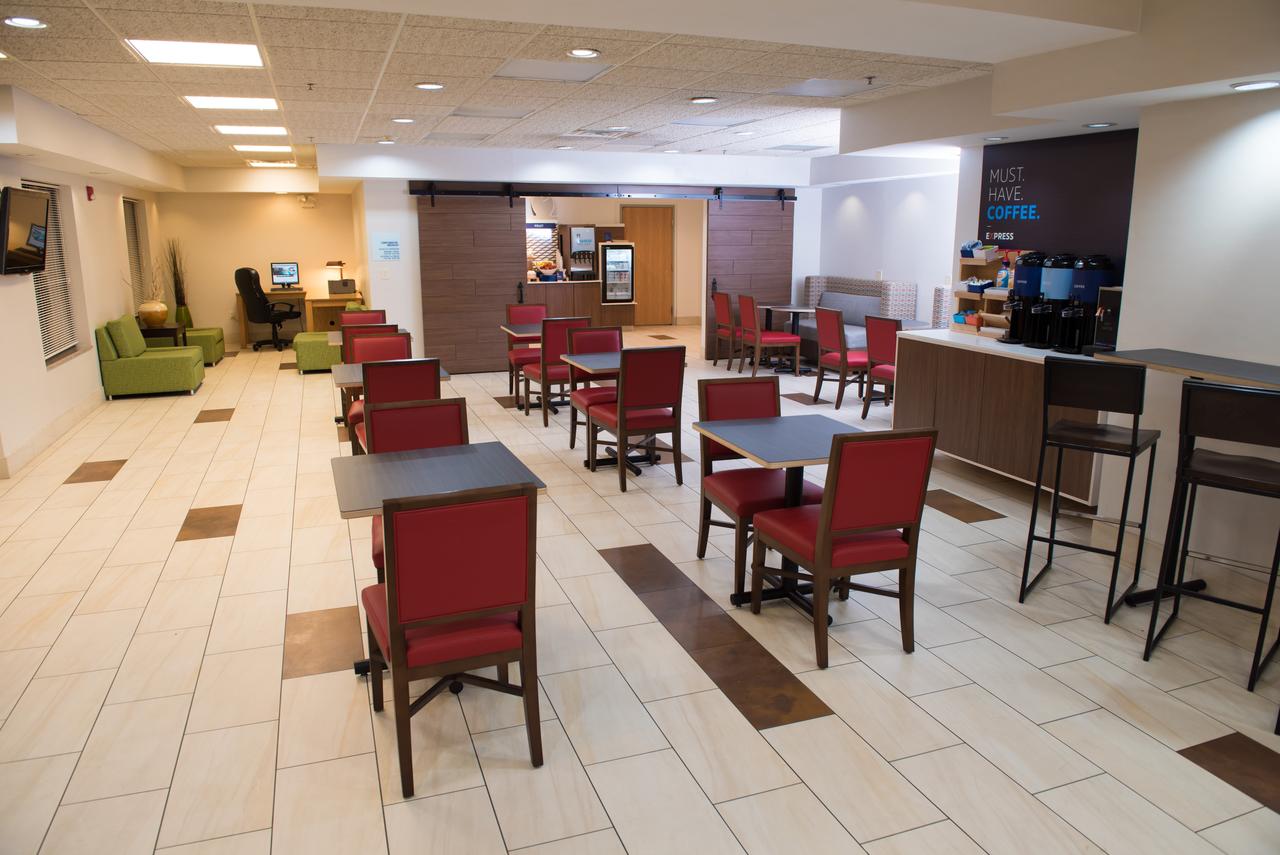Holiday Inn Express Hotel & Suites Elkhart-South - thumb 20