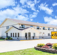 Super 8 by Wyndham Elkhart - Tourism Bookings