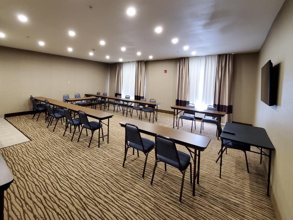 Comfort Suites Auburn - thumb 3