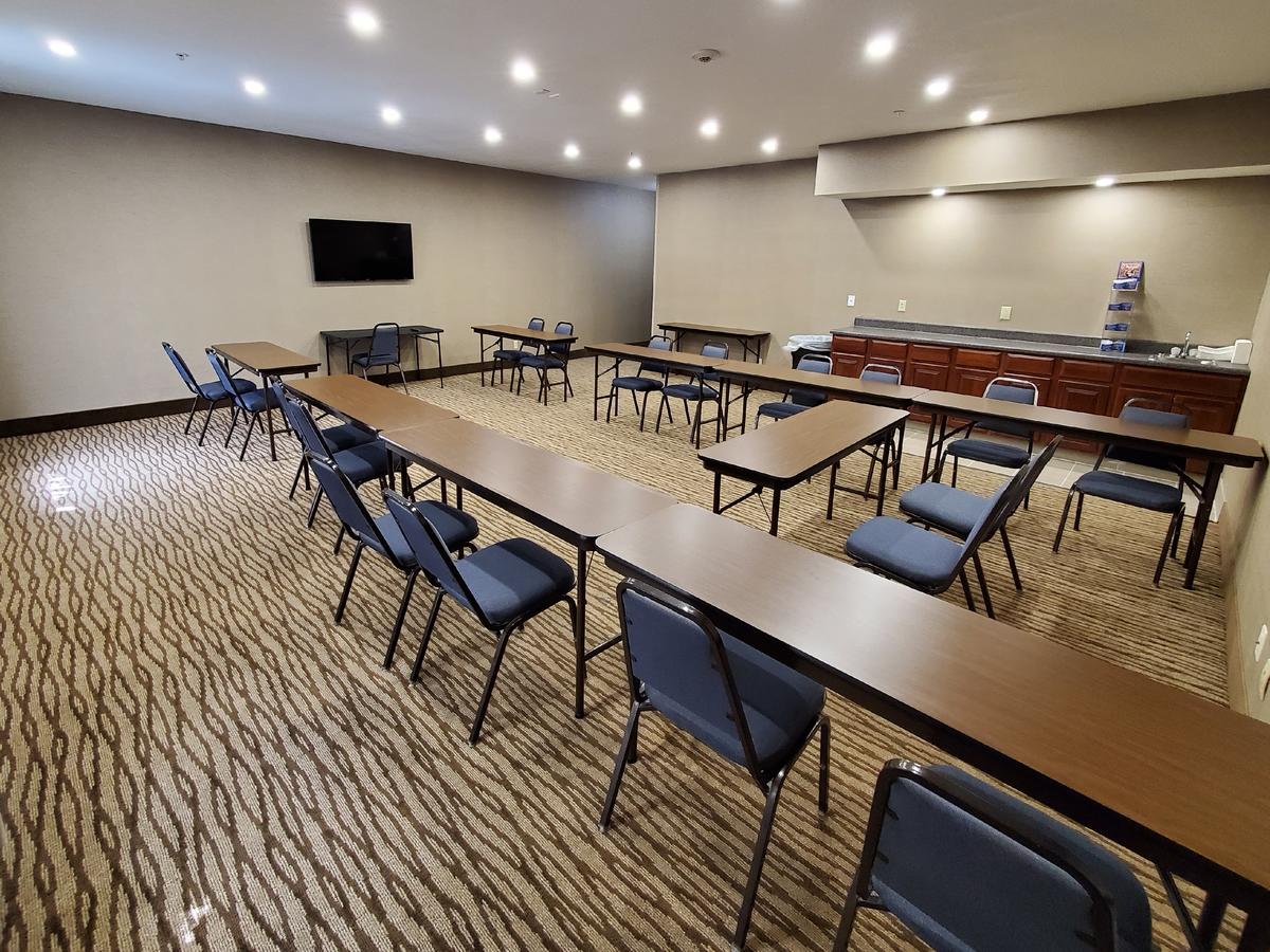 Comfort Suites Auburn - thumb 4