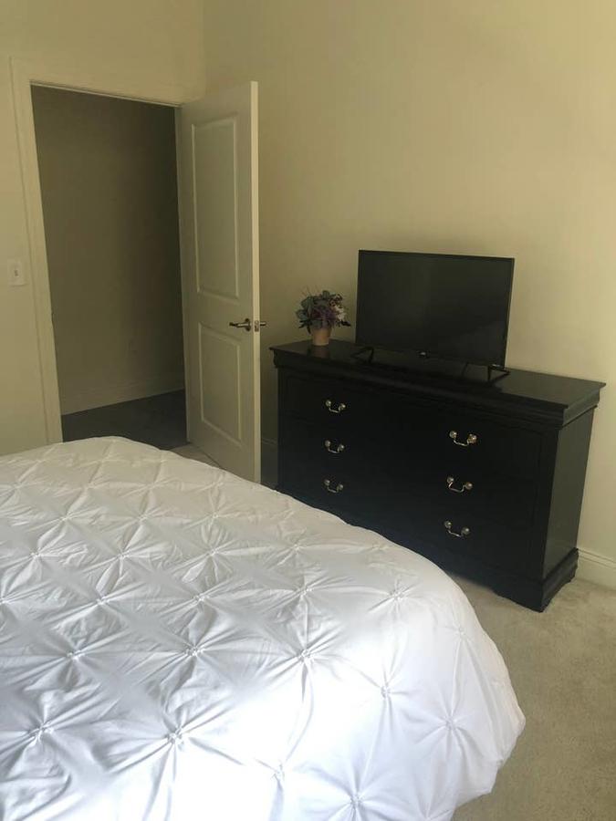 Your Favorite 2BR- Heart Of DWNTN- Near Monument Circle - thumb 6