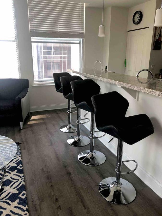 Your Favorite 2BR- Heart Of DWNTN- Near Monument Circle - thumb 3