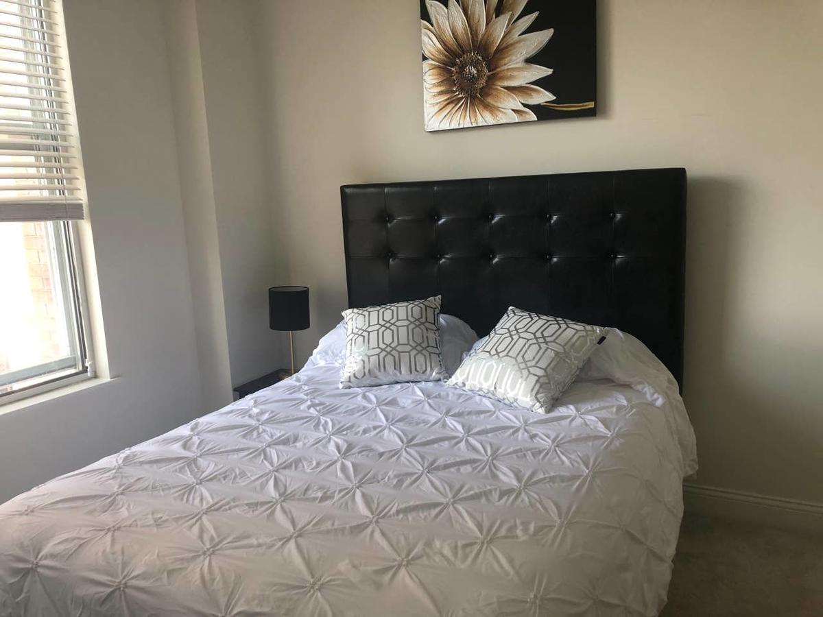 Your Favorite 2BR- Heart Of DWNTN- Near Monument Circle - thumb 8