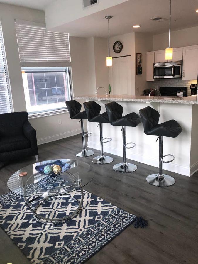 Your Favorite 2BR- Heart Of DWNTN- Near Monument Circle - thumb 2